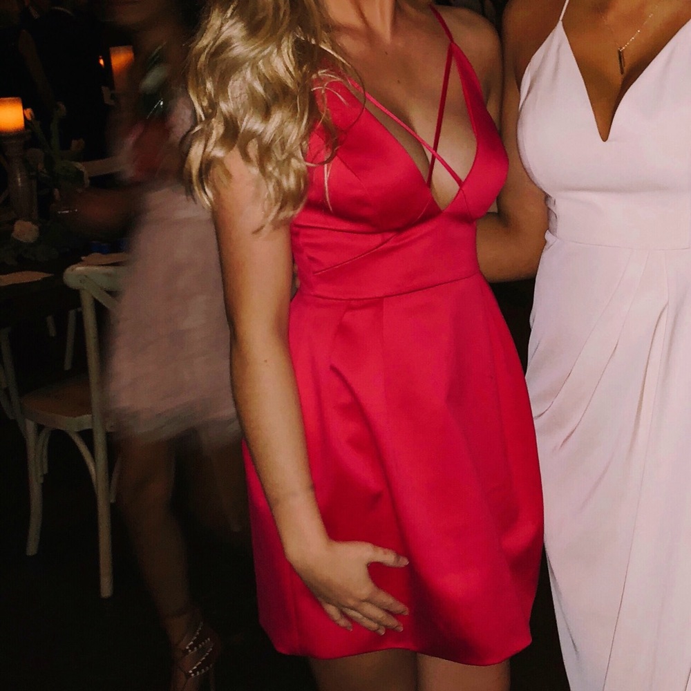 Red lipstick cocktail dress 💄❤️